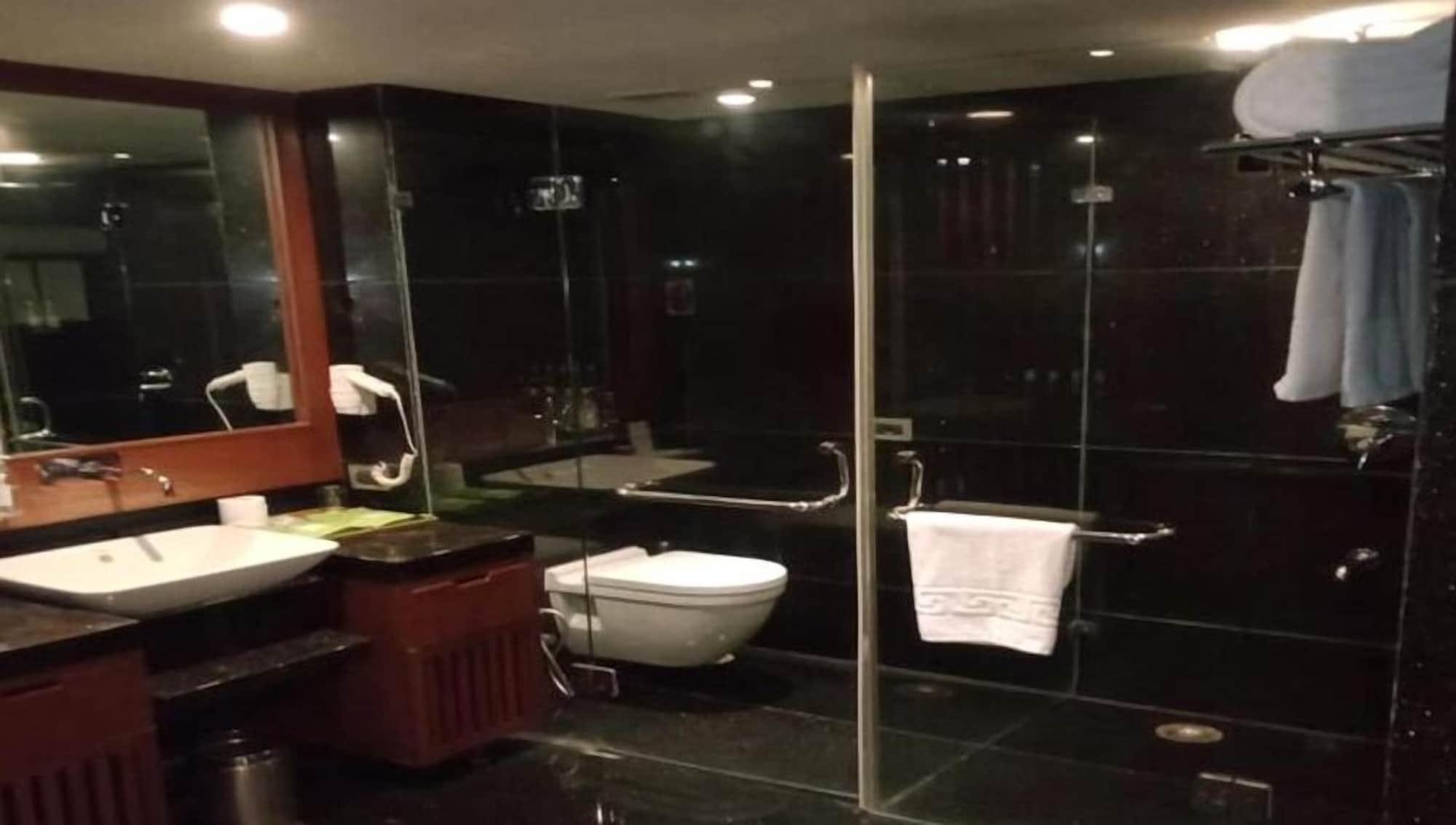 Royal Orchid Central Kireeti Hampi, Hospet Экстерьер фото