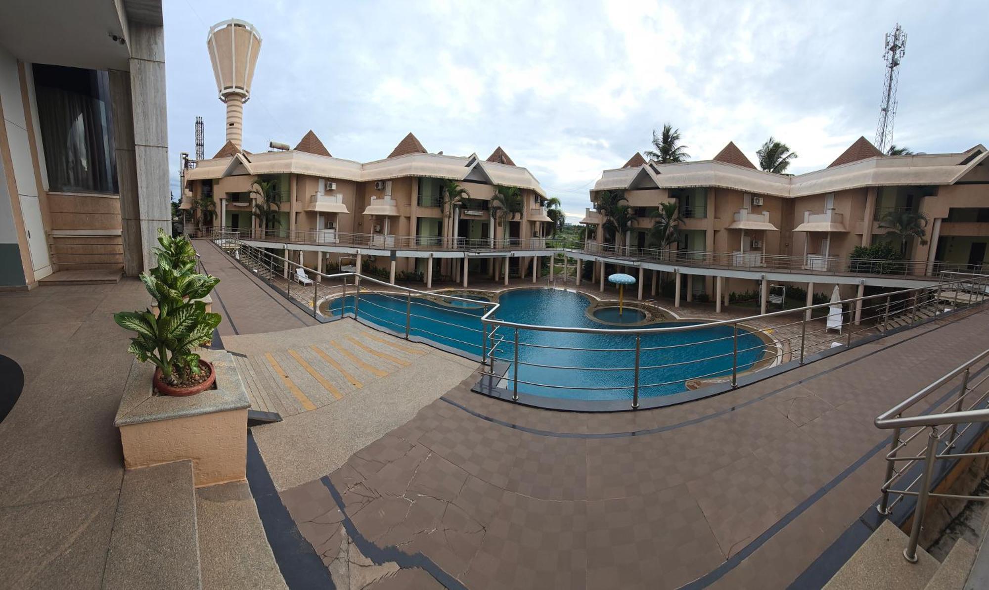 Royal Orchid Central Kireeti Hampi, Hospet Экстерьер фото