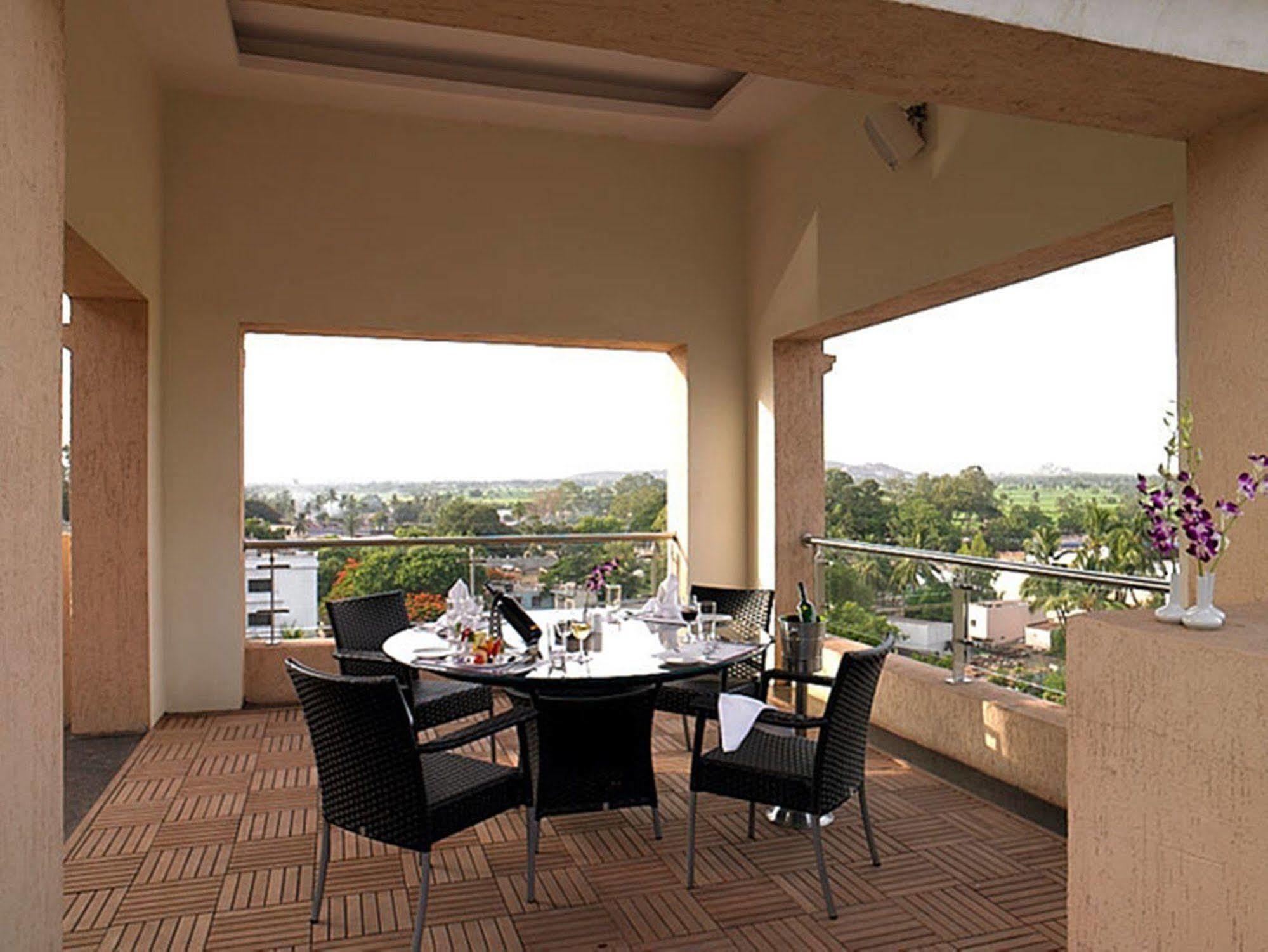 Royal Orchid Central Kireeti Hampi, Hospet Экстерьер фото
