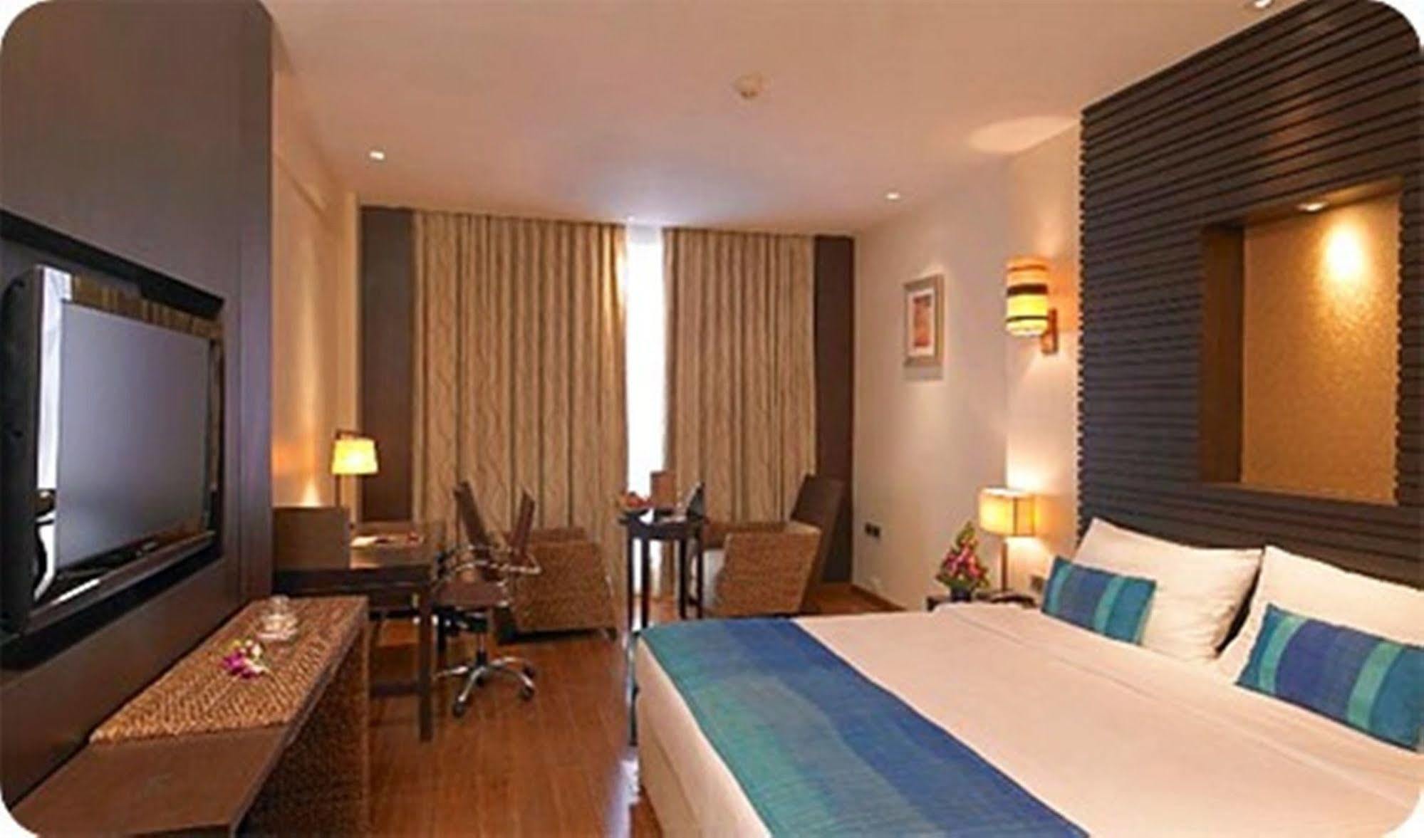 Royal Orchid Central Kireeti Hampi, Hospet Экстерьер фото