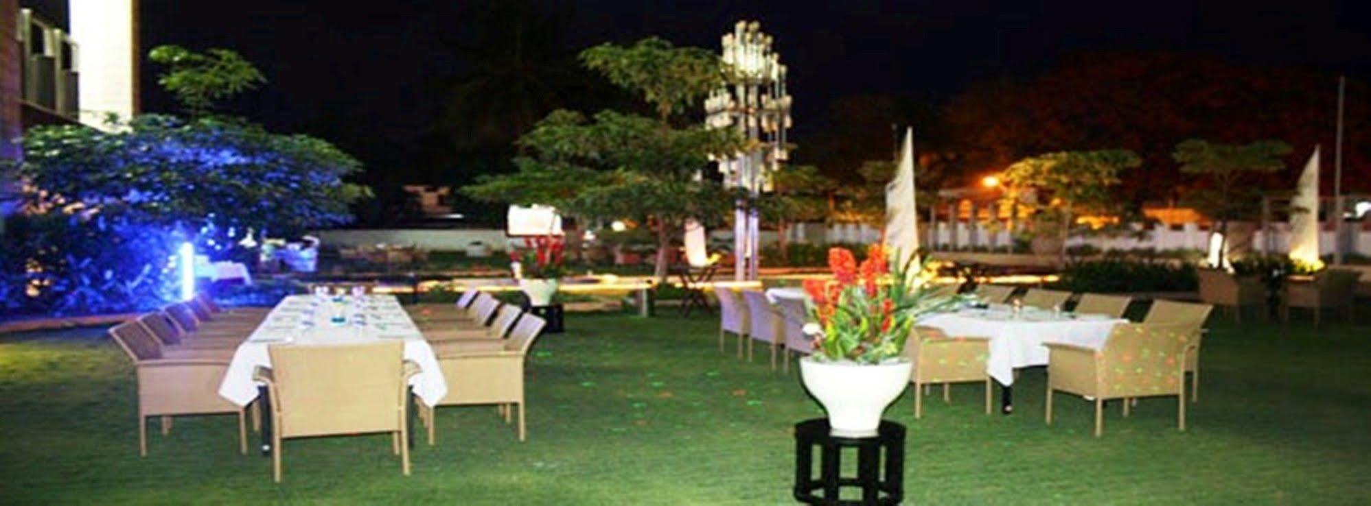 Royal Orchid Central Kireeti Hampi, Hospet Экстерьер фото